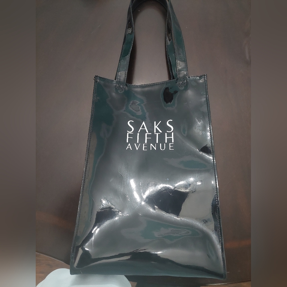 Saks fifth avenue handbag - Picture 1 of 8